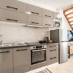 Polikseni Apartment
