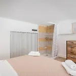 Polikseni Apartment