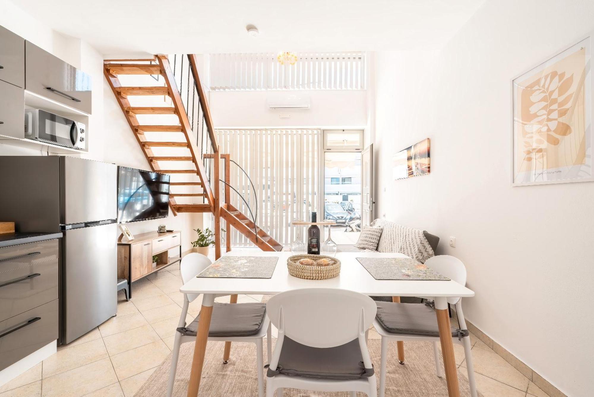 Polikseni Apartment