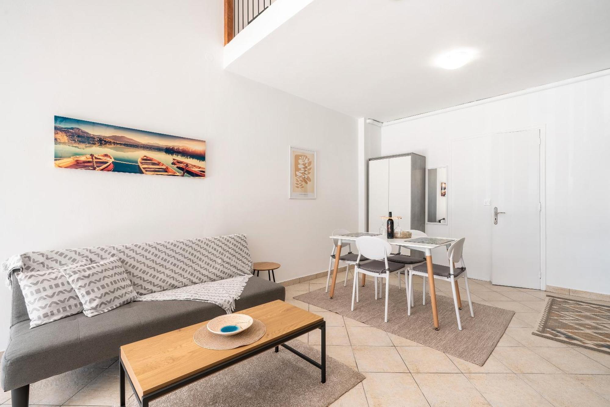 Apartment Polikseni *